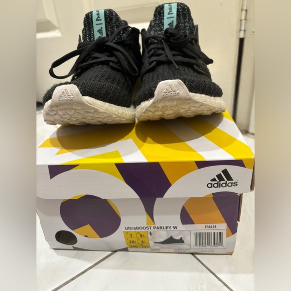 Adidas Ultraboost Parley size 7 Women - Picture 2 of 3